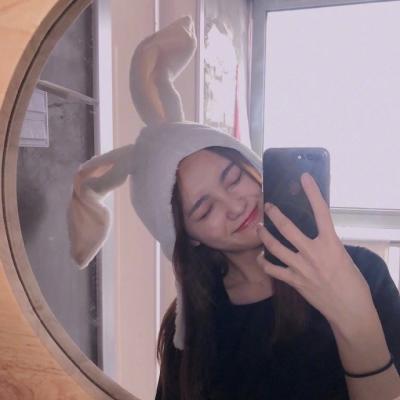 戴帽子的照片可爱女生头像