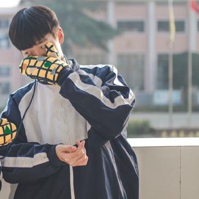 两张情侣真人创意头像一左一右