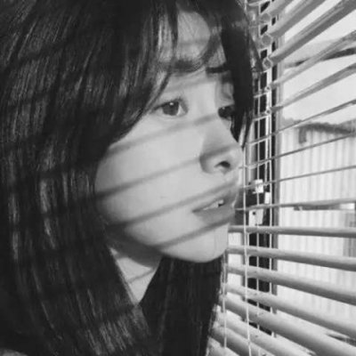 丧头像女抑郁伤感真人高冷黑白图片