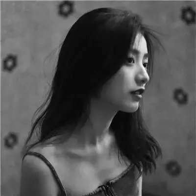 丧头像女抑郁伤感真人高冷黑白图片
