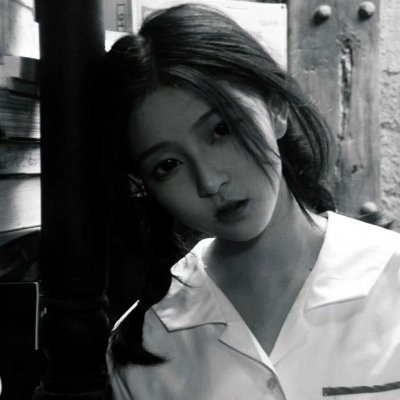 伤感头像女生冷淡黑白清晰真人图片