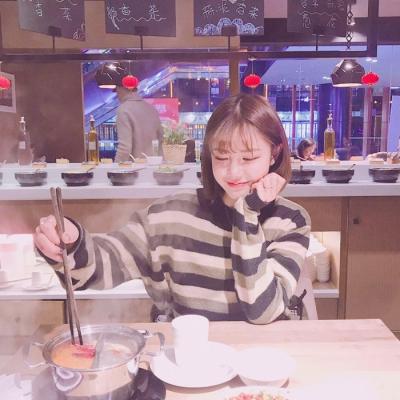 两张情侣真人创意头像一左一右