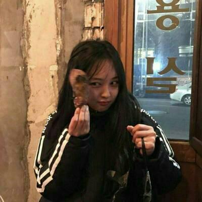 可爱女生嘟嘴真实头像