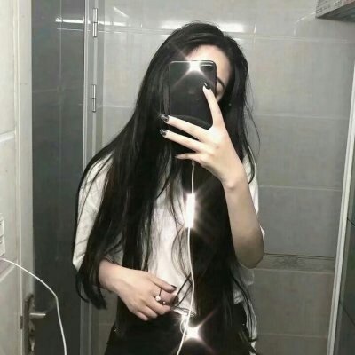 女生手机挡脸头像