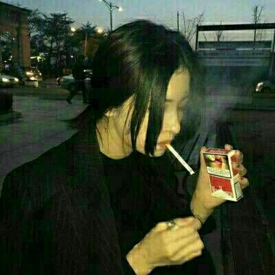 女生头像霸气高冷抽烟