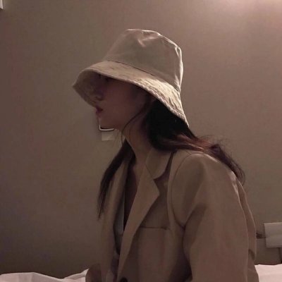 时尚气质女生戴帽子头像图片
