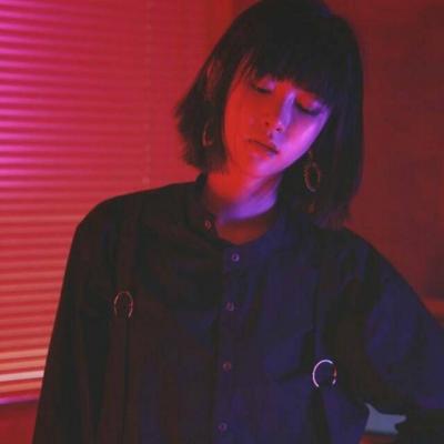 冷酷有深意的女生头像
