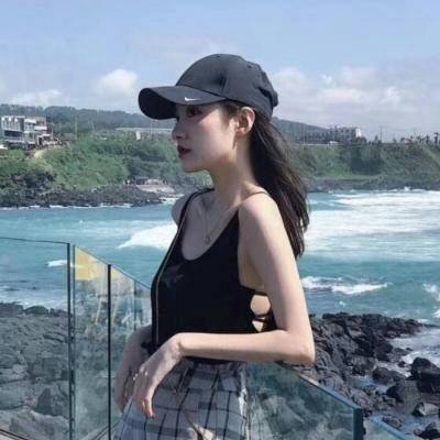 带帽子的女生头像超拽图片
