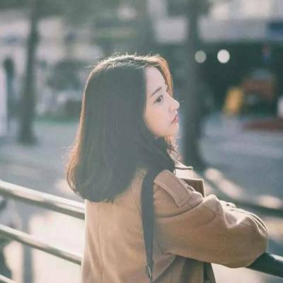 冷酷有深意的女生头像