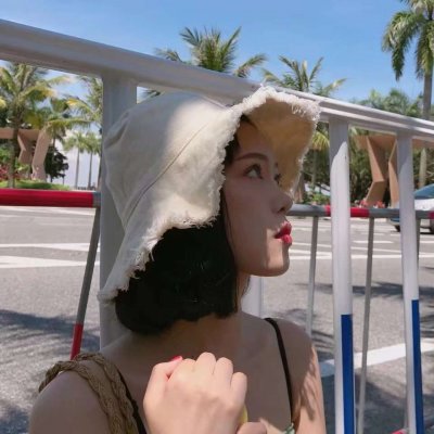 酷酷拽拽的女生短发微信头像图片