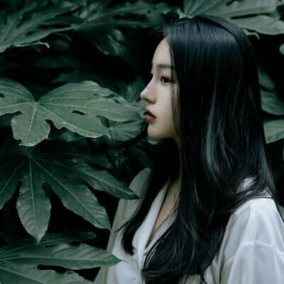 冷酷有深意的女生头像