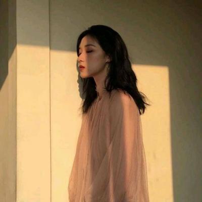 冷酷有深意的女生头像