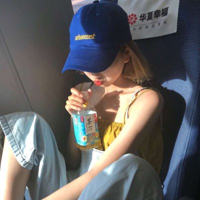 带帽子的女生头像超拽图片