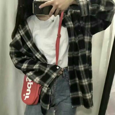 女生手机挡脸头像