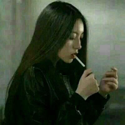 女生头像霸气高冷抽烟