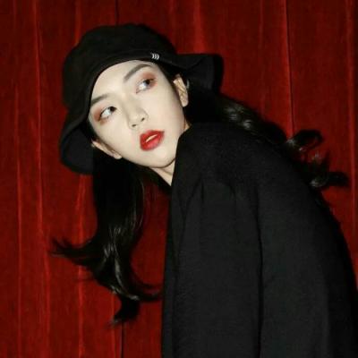 微信头像难过的女生高清图片