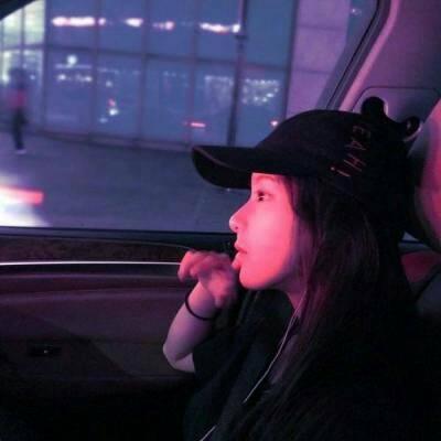 冷酷有深意的女生头像