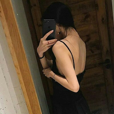 女生手机挡脸头像