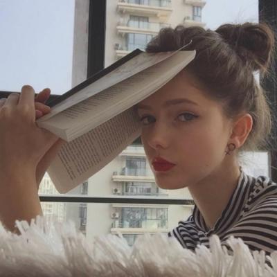 2025最火欧美范儿头像女生高清图片