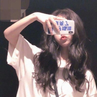 女生手机挡脸头像
