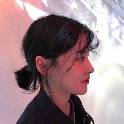 冷酷有深意的女生头像