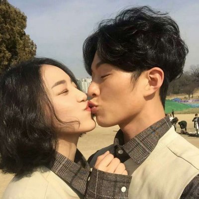 头像情侣真人打情骂俏图片
