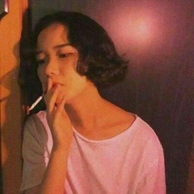 女生头像霸气高冷抽烟