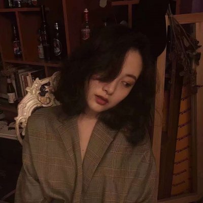 酷酷拽拽的女生短发微信头像图片