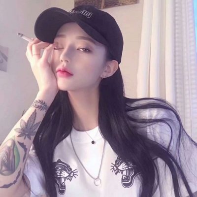 带帽子的女生头像超拽图片