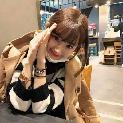 可爱女生嘟嘴真实头像