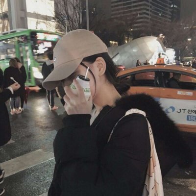戴帽子女生头像唯美有气质图片
