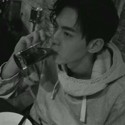 头像男生霸气冷酷黑白图片