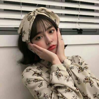 可爱女生嘟嘴真实头像