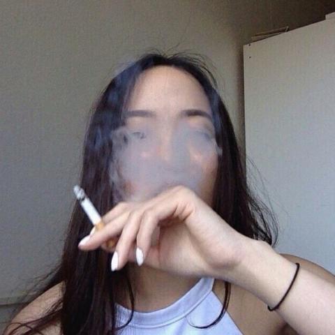 伤感抽烟头像女生霸气图片
