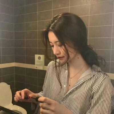 冷酷有深意的女生头像