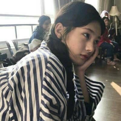 可爱女生嘟嘴真实头像