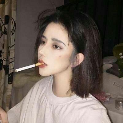 女生头像霸气高冷抽烟