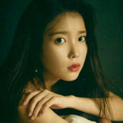 冷酷有深意的女生头像