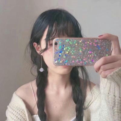 女生手机挡脸头像
