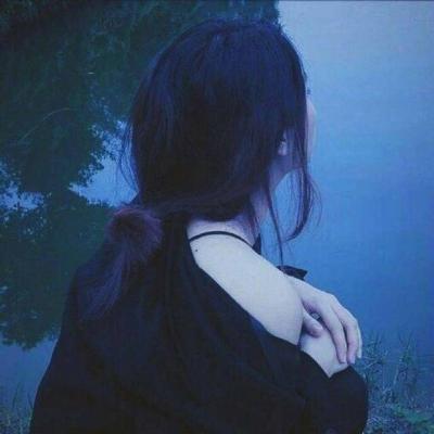 冷酷有深意的女生头像