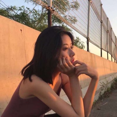 酷酷拽拽的女生短发微信头像图片
