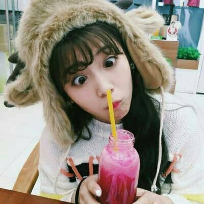 可爱女生嘟嘴真实头像
