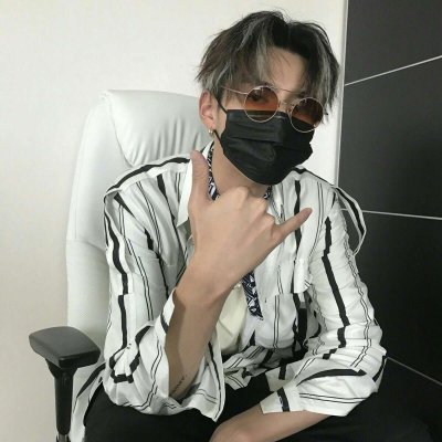 男生现代网红帅气头像图片