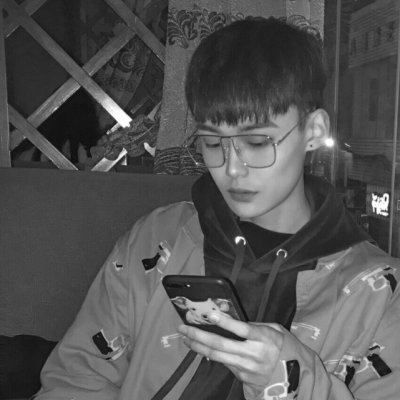 男生头像戴眼镜帅气图片