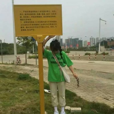 简单耐看干净头像女生绿色图片
