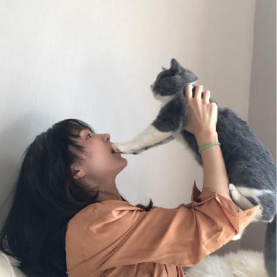 真人女生文艺范的微信高清头像