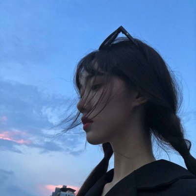 女生头像唯美浅蓝色高清图片