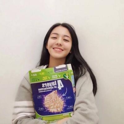真人女生文艺范的微信高清头像