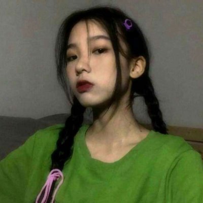 简单耐看干净头像女生绿色图片