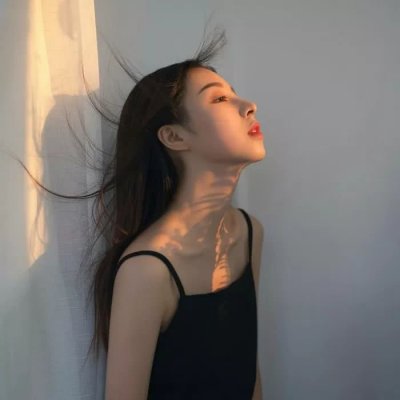 酷酷的头像女伤感